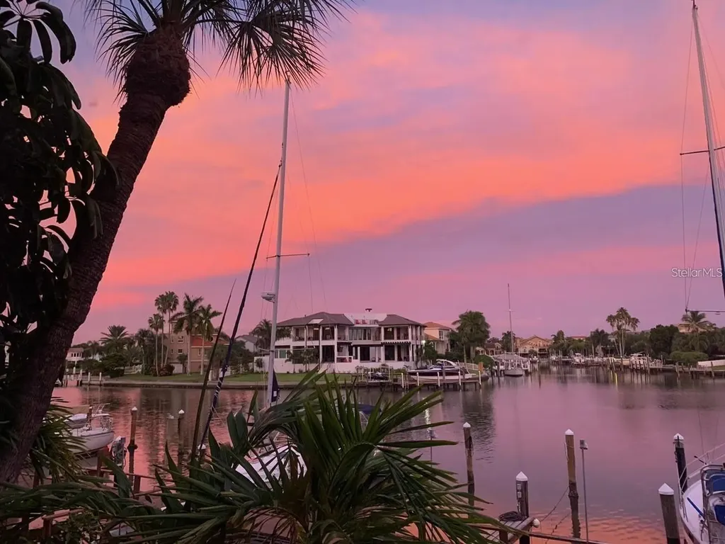 557 Pinellas Bayway S St Petersburg FL 33715