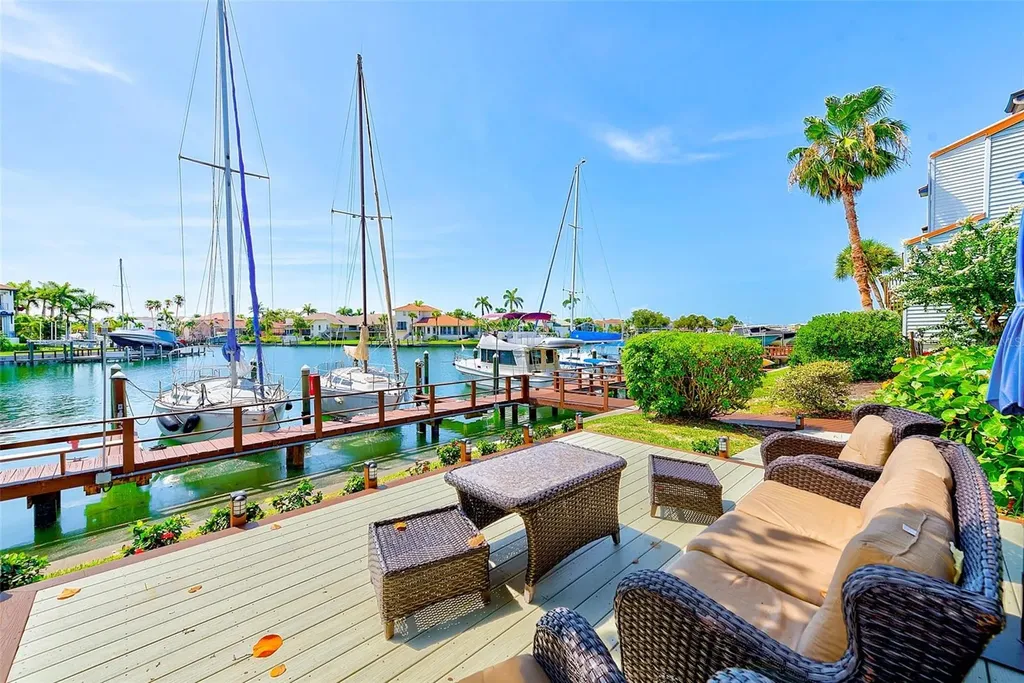 557 Pinellas Bayway S St Petersburg FL 33715