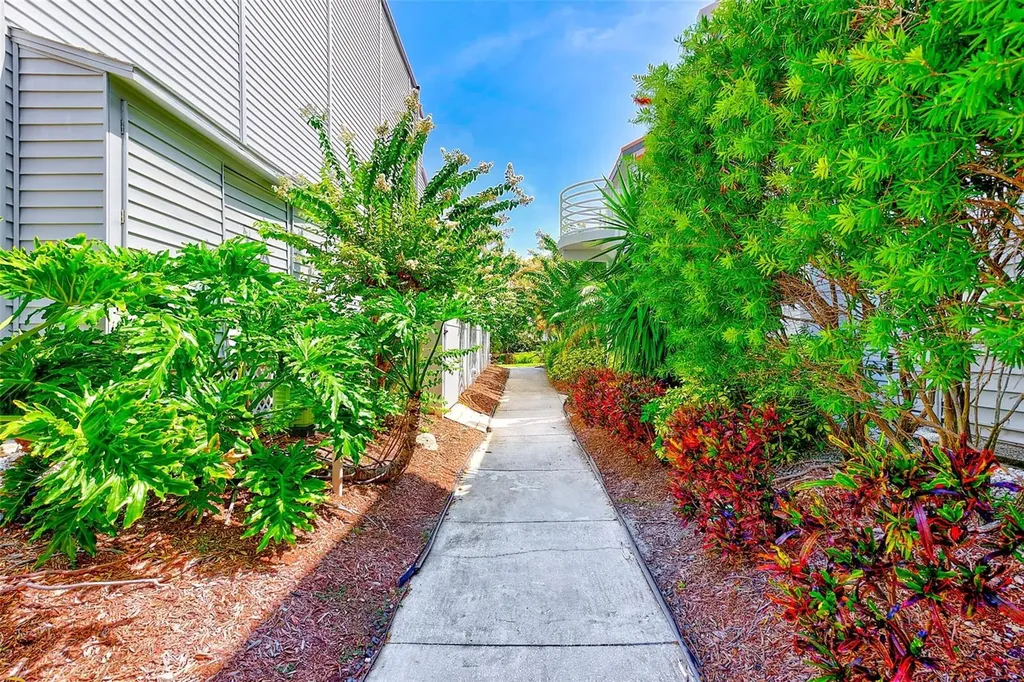 557 Pinellas Bayway S St Petersburg FL 33715