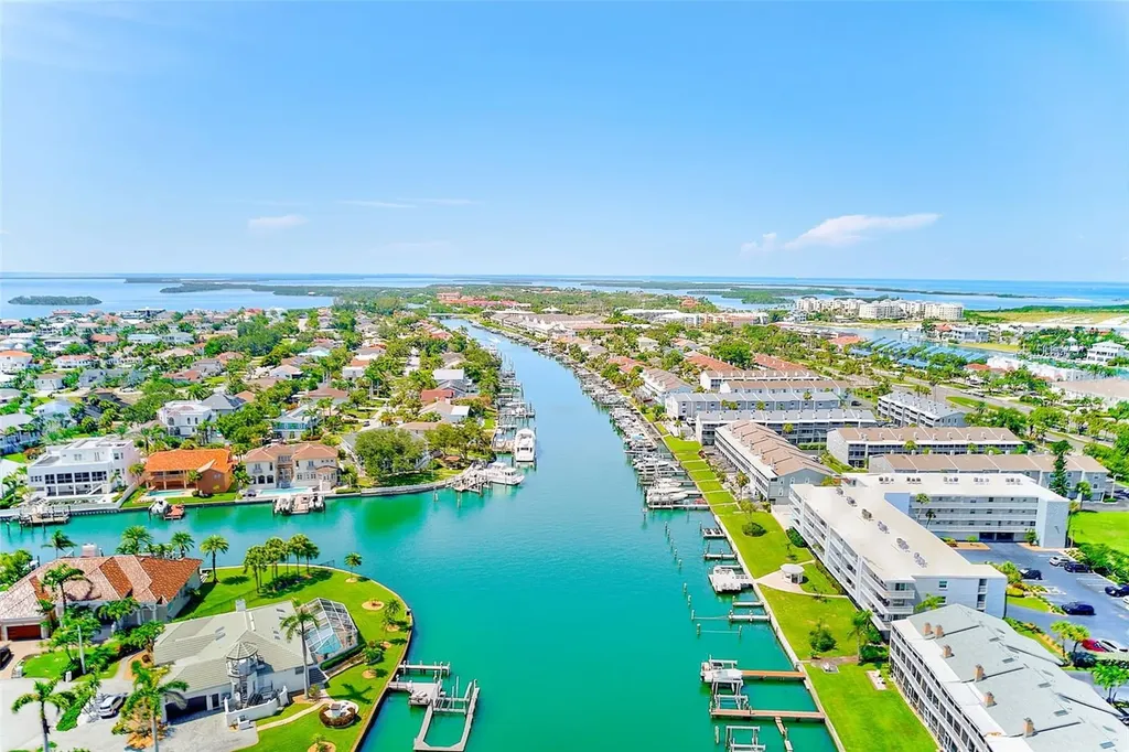 557 Pinellas Bayway S St Petersburg FL 33715