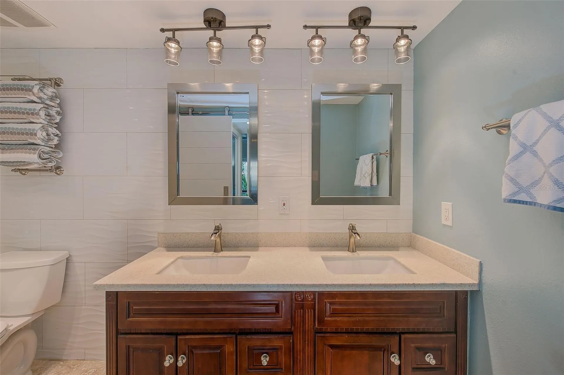 557 Pinellas Bayway S St Petersburg FL 33715