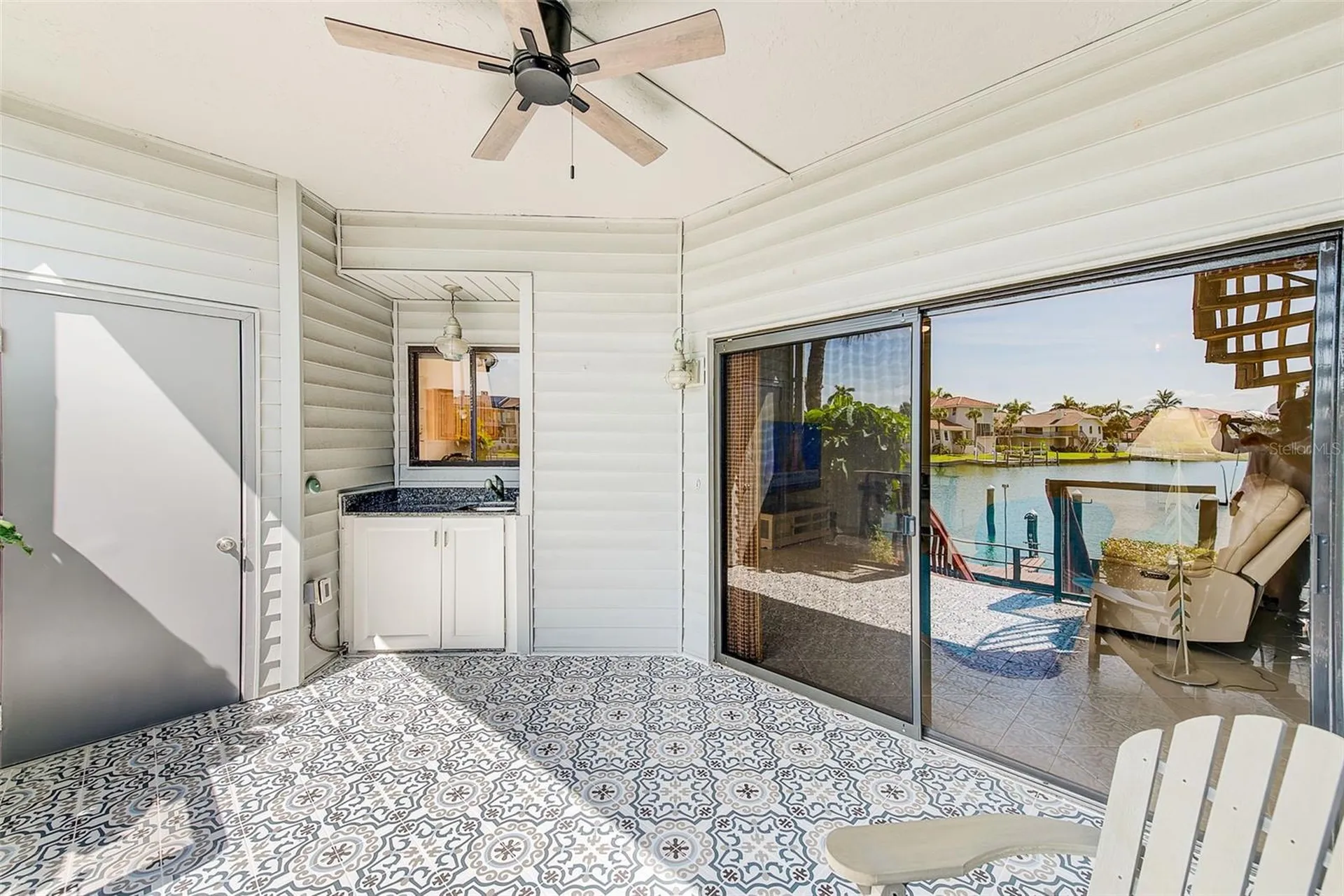 557 Pinellas Bayway S St Petersburg FL 33715