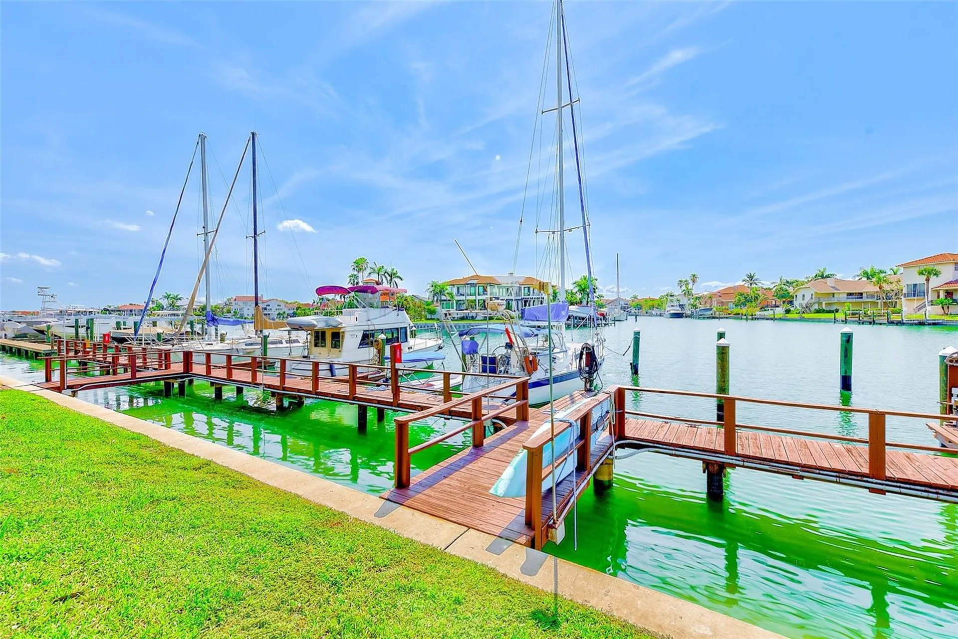 557 Pinellas Bayway S St Petersburg FL 33715