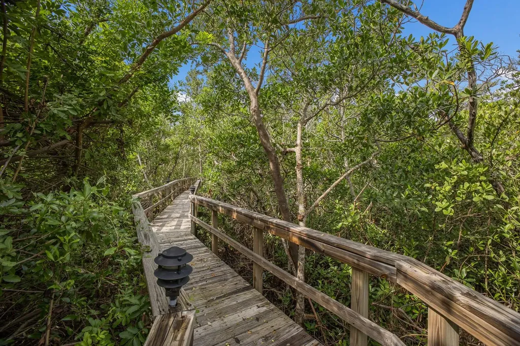 847 Evergreen Way Longboat Key FL 34228
