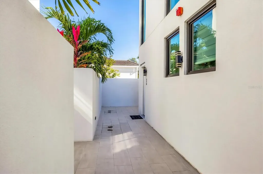 1558 4th Street Sarasota FL 34236