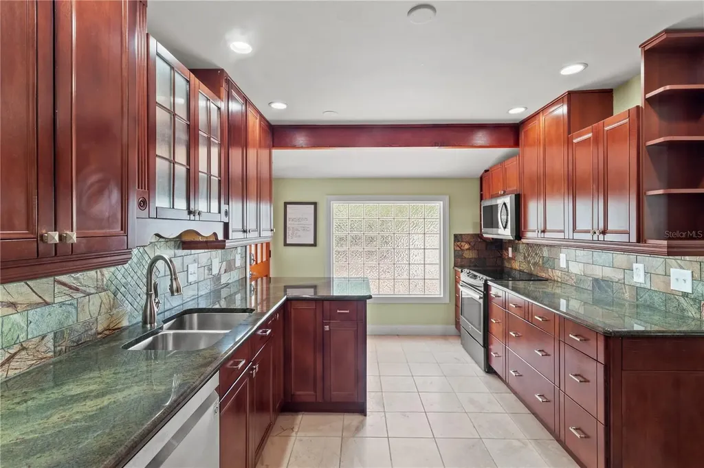 6515 Dimarco Road Tampa FL 33634
