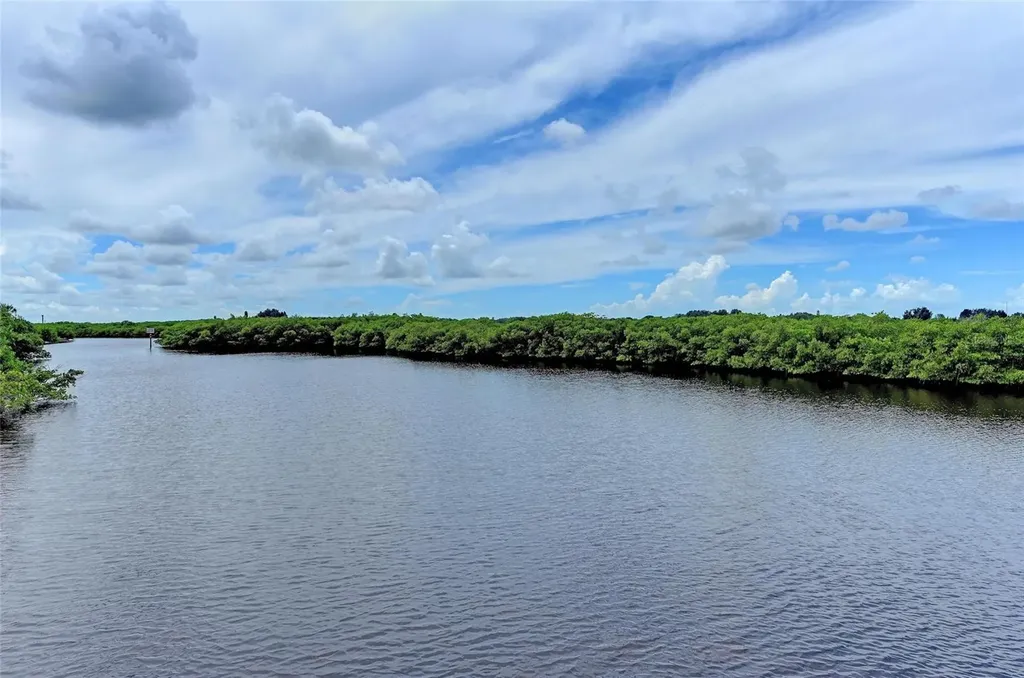 5234 Aqua Breeze Drive Bradenton FL 34208