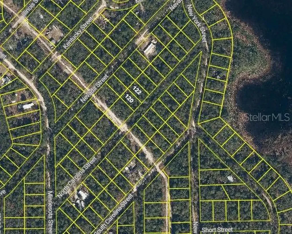 120 & 122 North Carolina Drive Satsuma FL 32189