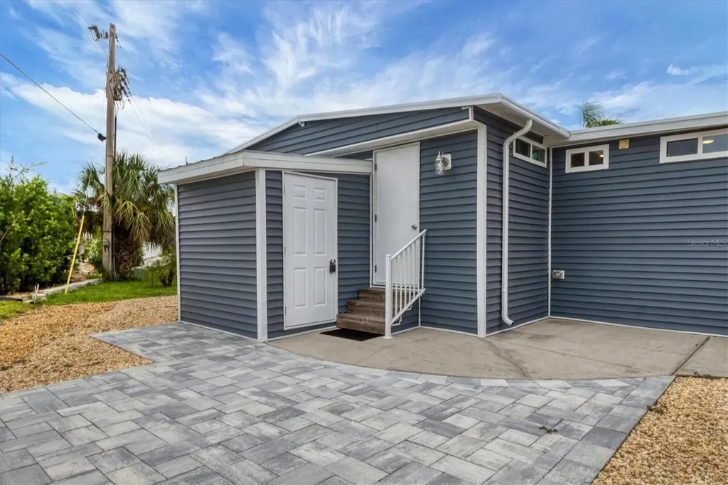 2009 Iowa Avenue Bradenton FL 34207