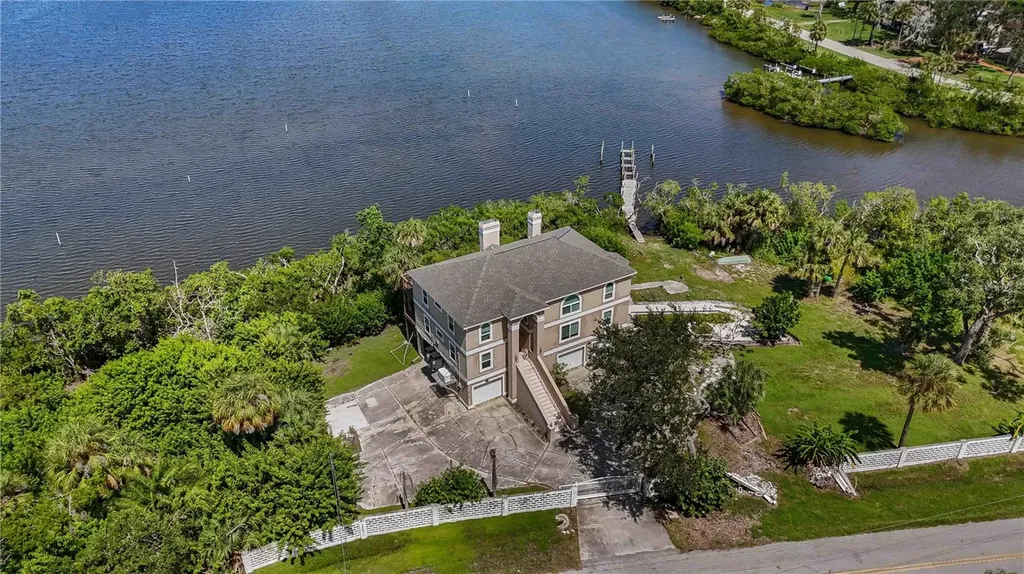 1460 Bayshore Drive Terra Ceia FL 34250