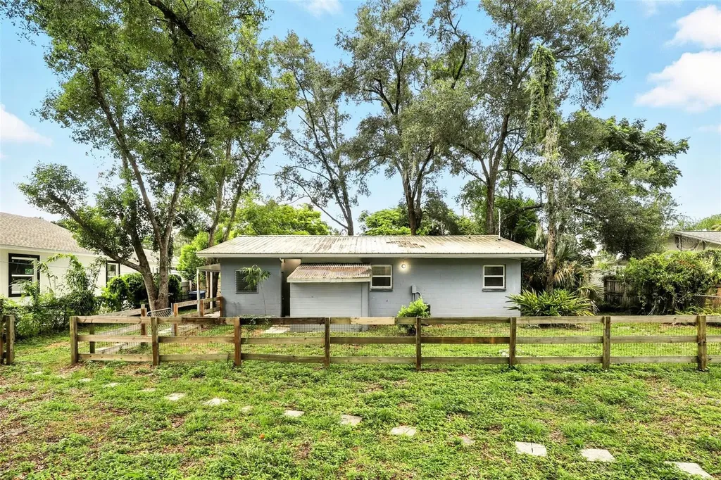 1412 E Voorhis Avenue Deland FL 32724