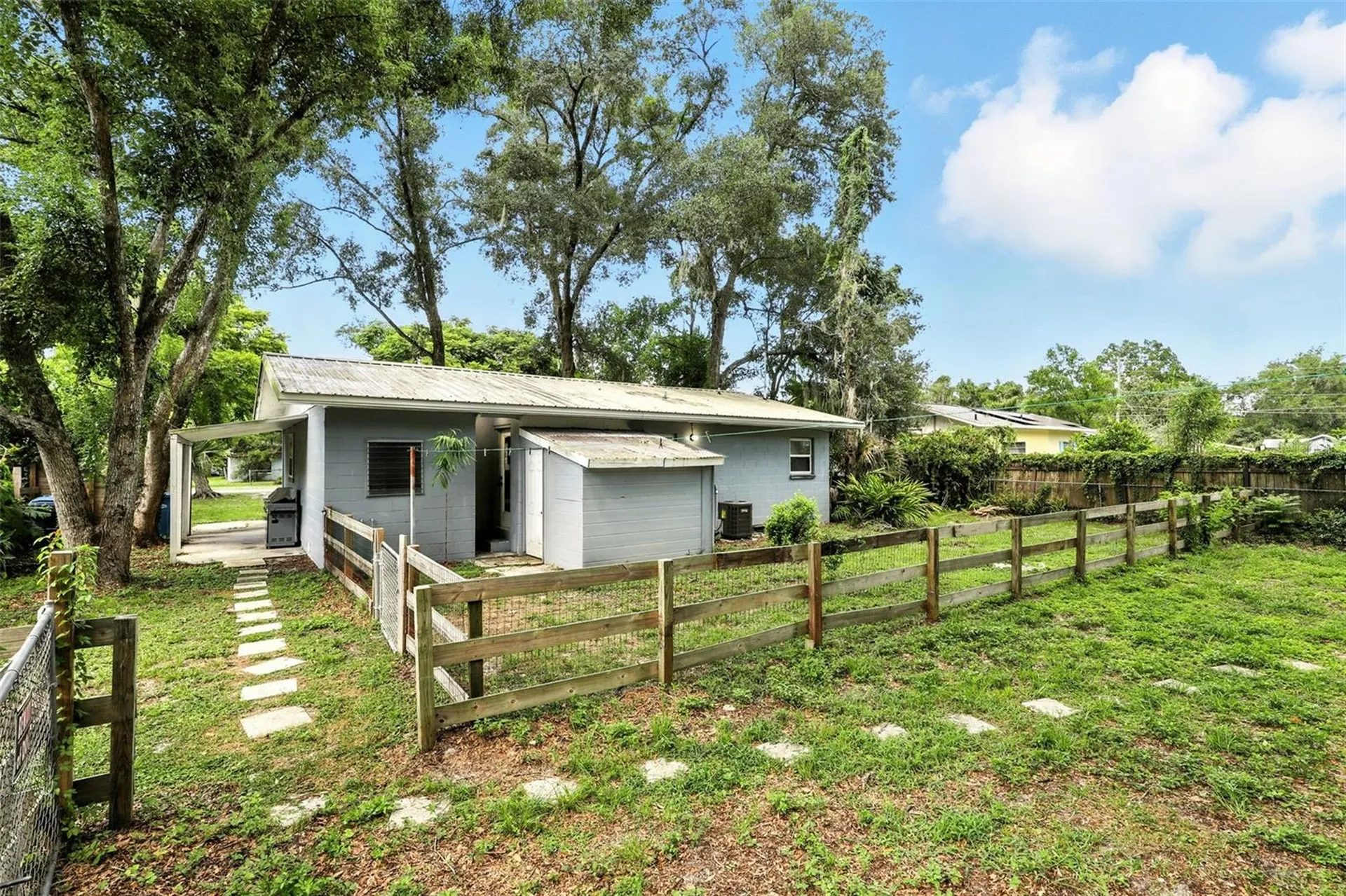 1412 E Voorhis Avenue Deland FL 32724