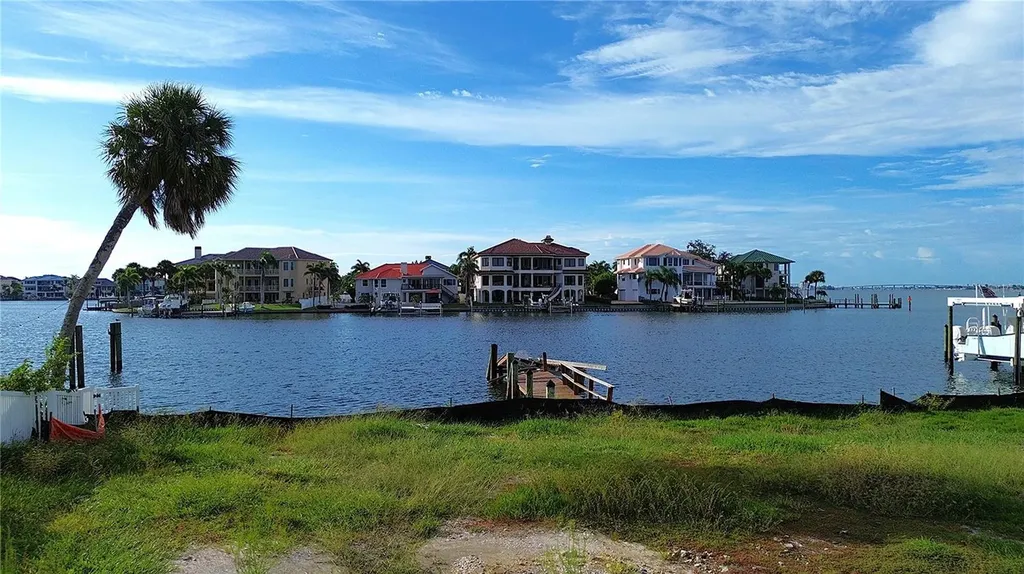 2000 Dolphin Boulevard S St Petersburg FL 33707