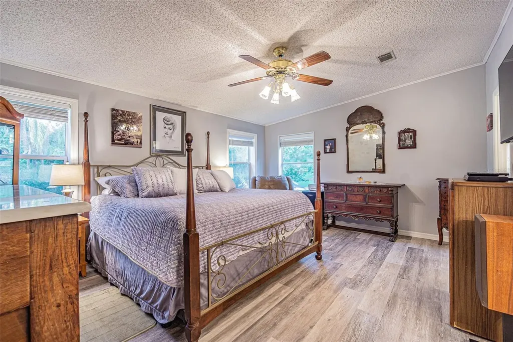 3349 Oakwood Drive Wesley Chapel FL 33543