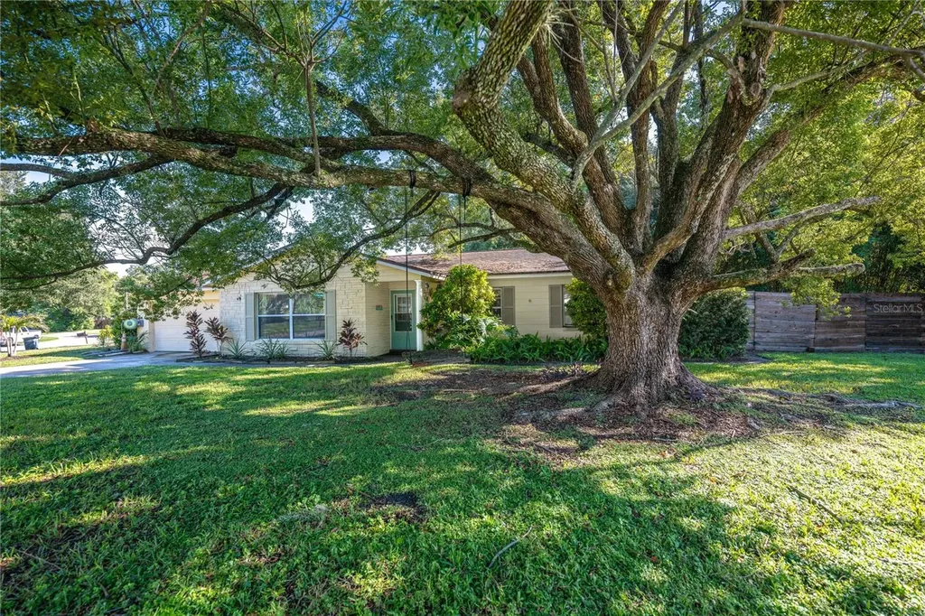 490 Lowndes Square Casselberry FL 32707