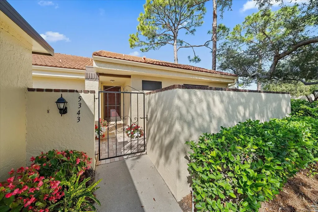 5343 Huntingwood Court Sarasota FL 34235