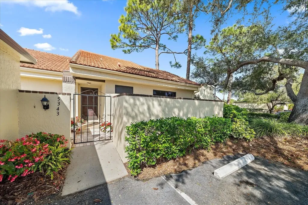 5343 Huntingwood Court Sarasota FL 34235