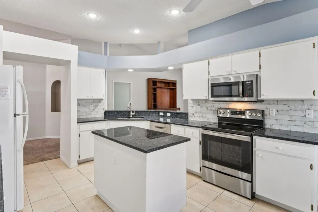 1026 Mcdaniel Street Sun City Center FL 33573