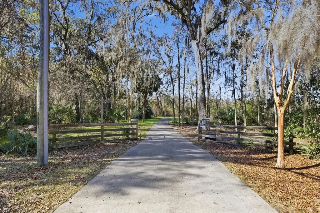 19040 NW 88th Avenue Road Reddick FL 32686