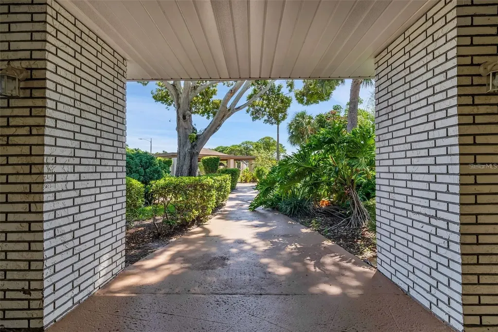 5623 80th Street N St Petersburg FL 33709