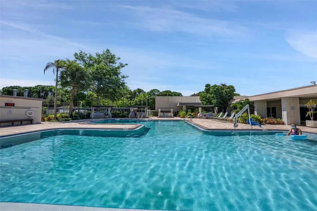 5623 80th Street N St Petersburg FL 33709