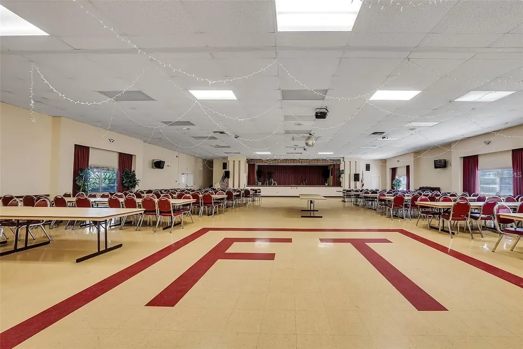 5623 80th Street N St Petersburg FL 33709