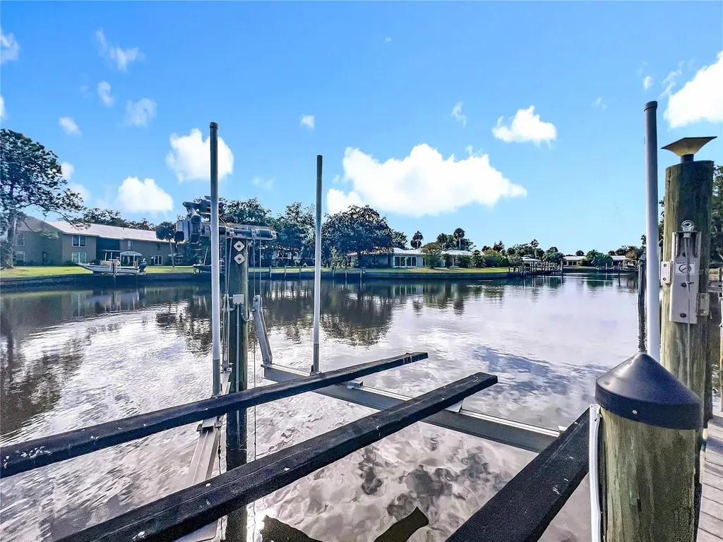 11293 W Bayshore Drive Crystal River FL 34429