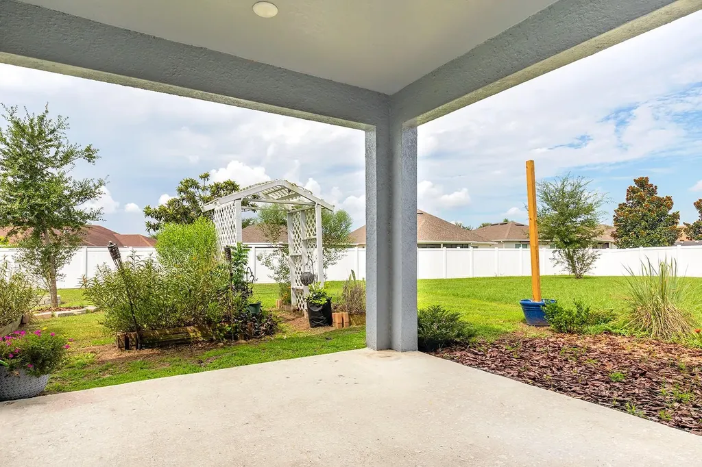 2723 Rowan Street Tavares FL 32778