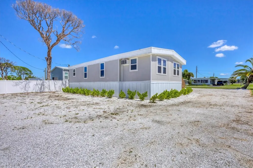 3280 Holly Avenue Englewood FL 34224
