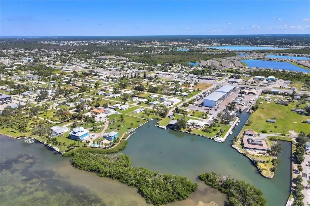 3280 Holly Avenue Englewood FL 34224