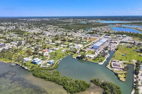 3280 Holly Avenue Englewood FL 34224