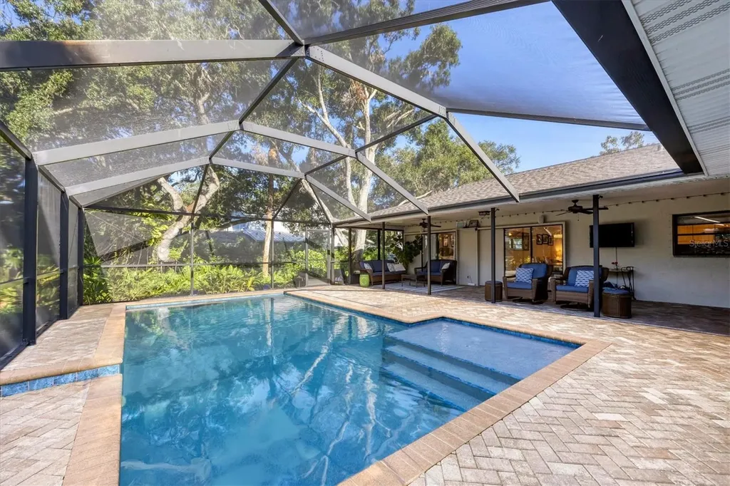 4536 Robin Hood Trail W Sarasota FL 34232