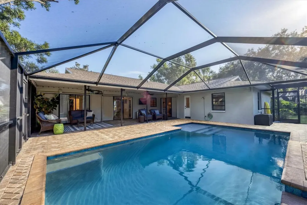 4536 Robin Hood Trail W Sarasota FL 34232