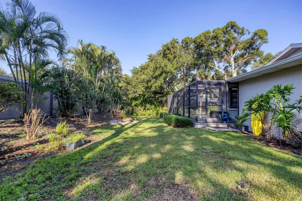 4536 Robin Hood Trail W Sarasota FL 34232