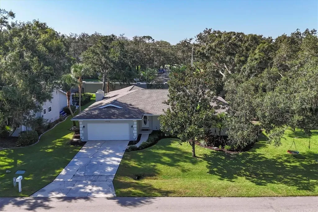 4536 Robin Hood Trail W Sarasota FL 34232