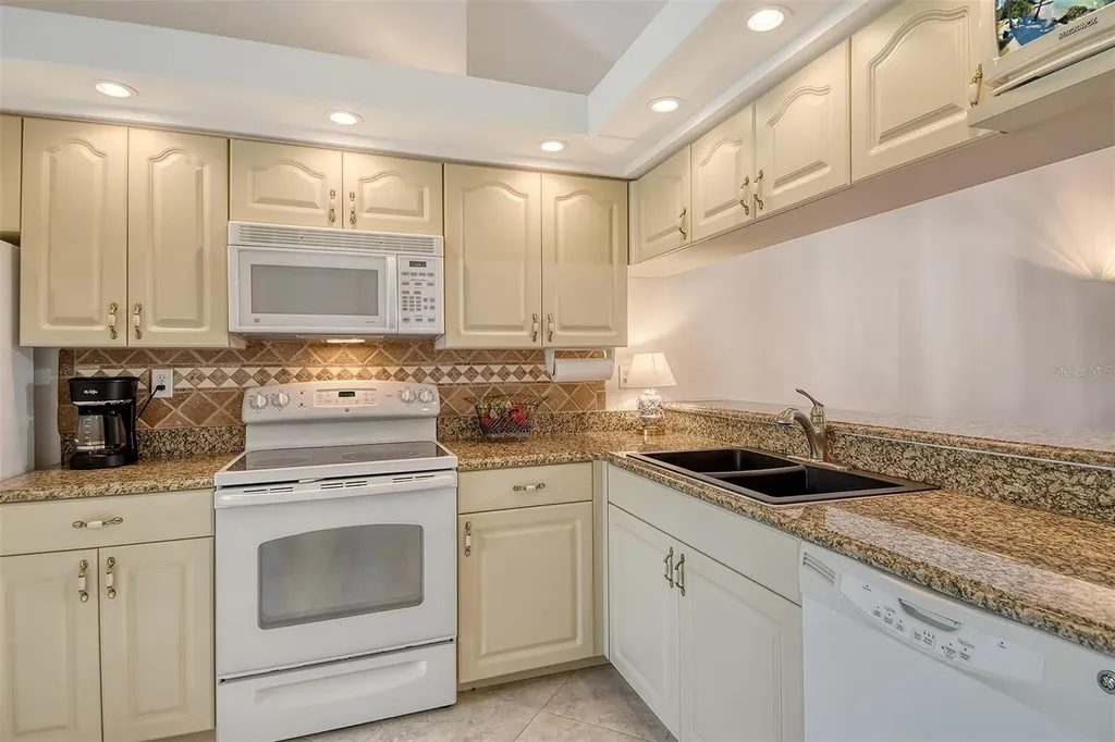 5956 Clubside Drive Sarasota FL 34243