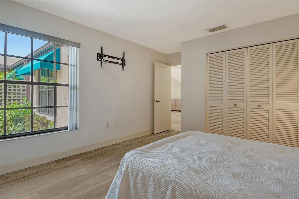 5956 Clubside Drive Sarasota FL 34243