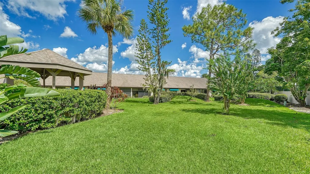 5956 Clubside Drive Sarasota FL 34243