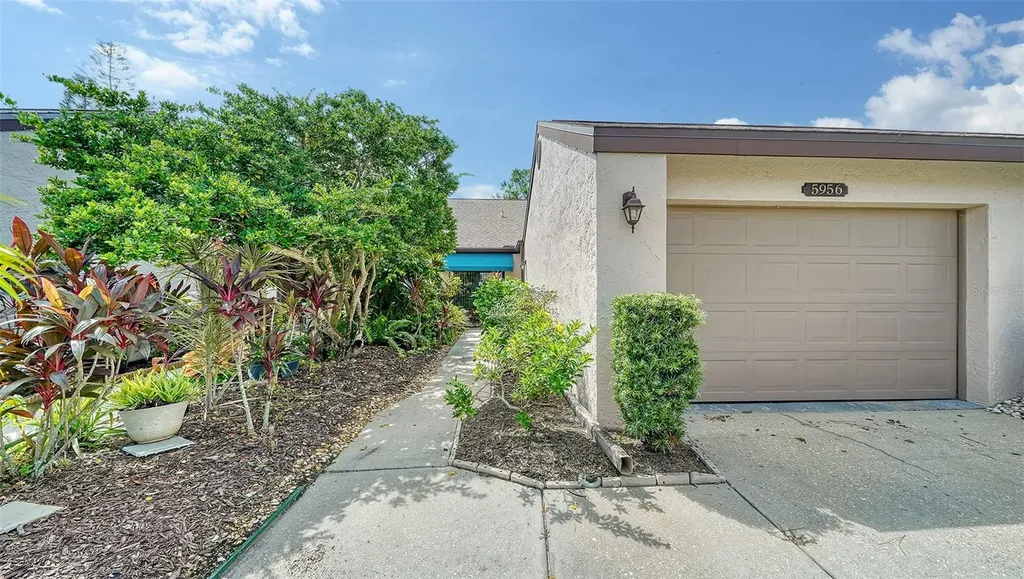 5956 Clubside Drive Sarasota FL 34243
