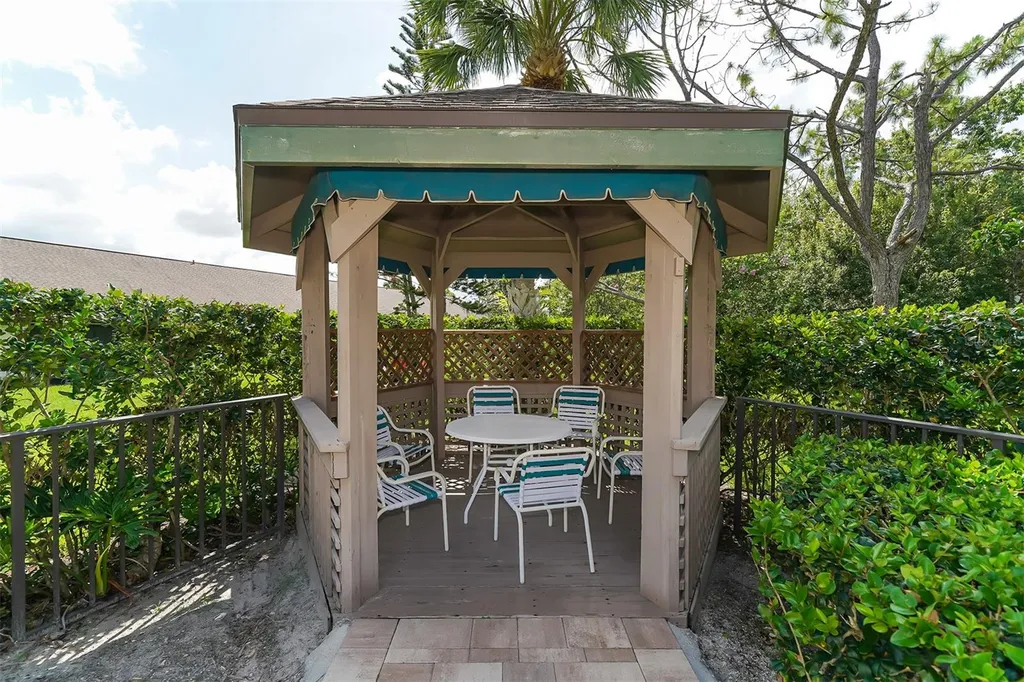 5956 Clubside Drive Sarasota FL 34243