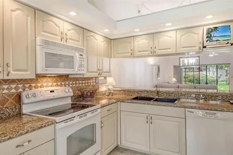 5956 Clubside Drive Sarasota FL 34243