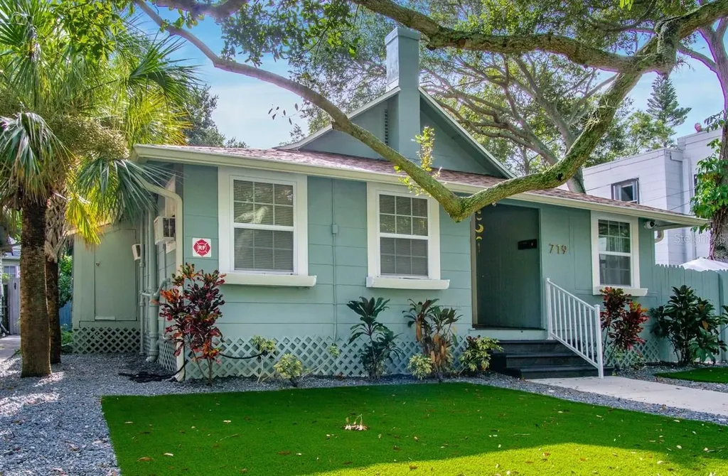 719 8th Street N St Petersburg FL 33701