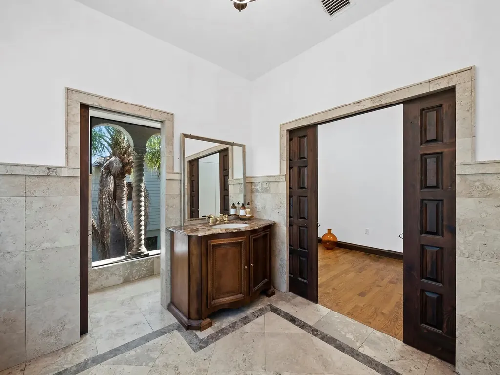 749 Penfield Street Longboat Key FL 34228