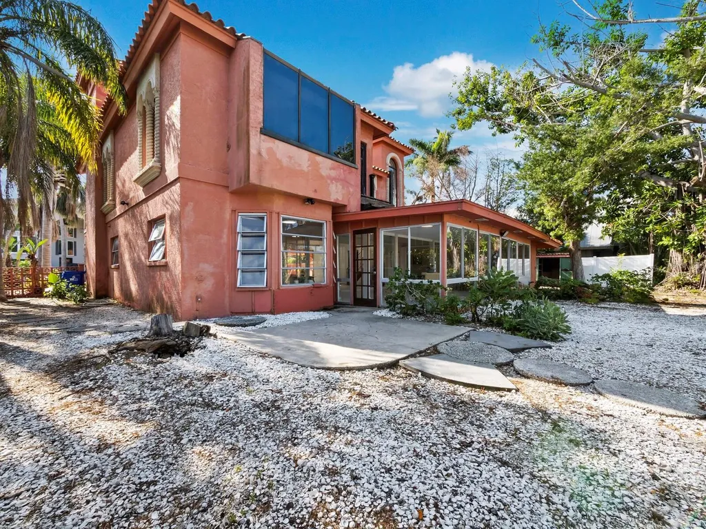 749 Penfield Street Longboat Key FL 34228