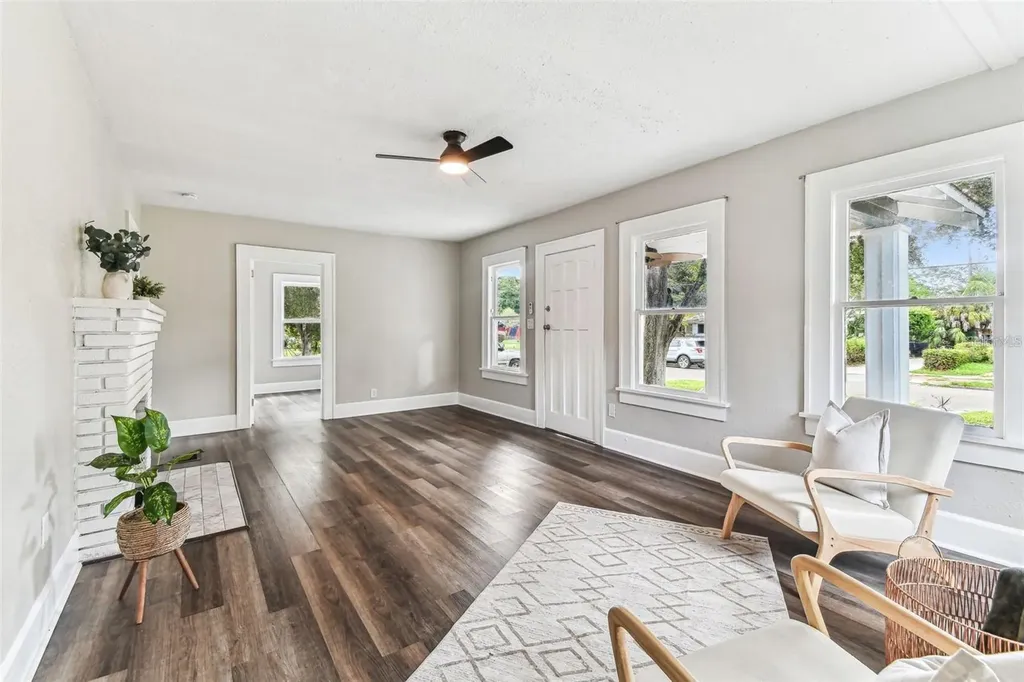 2329 7th Street S St Petersburg FL 33705