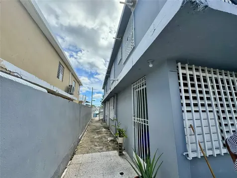 G4 7th St., Castellana Gardens Dev. Carolina PR 00983
