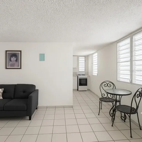 G4 7th St., Castellana Gardens Dev. Carolina PR 00983