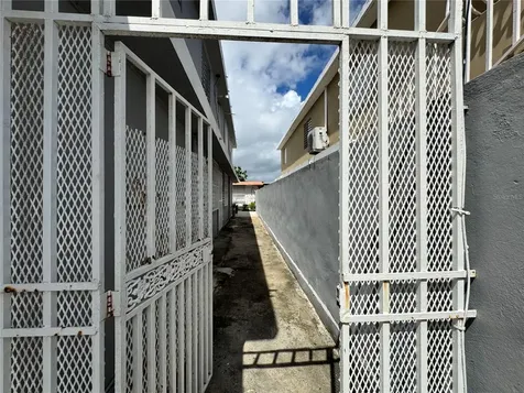 G4 7th St., Castellana Gardens Dev. Carolina PR 00983
