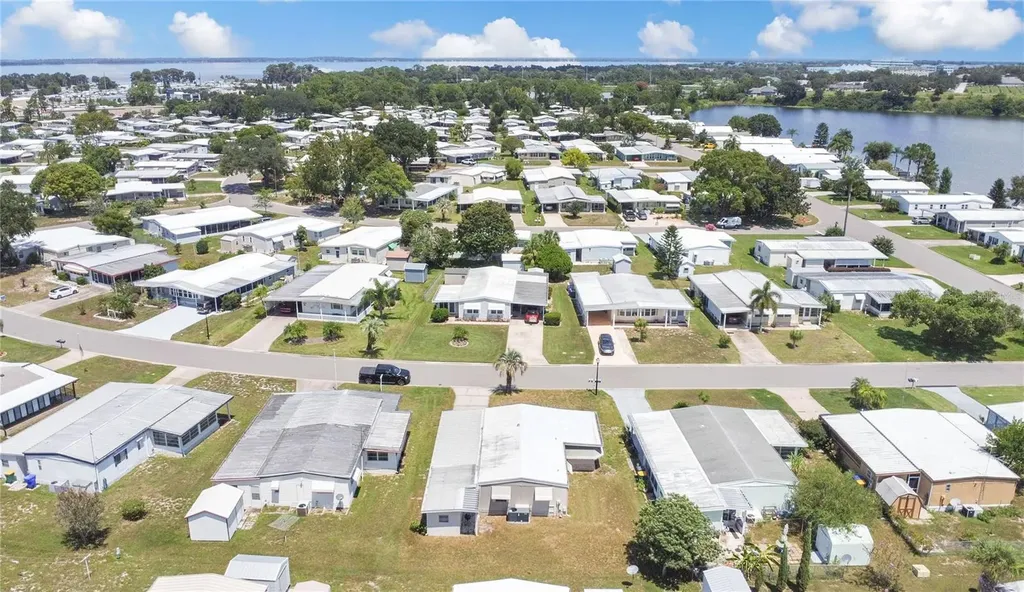 1207 Apache Circle Tavares FL 32778