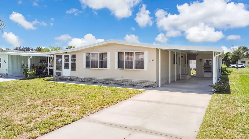1207 Apache Circle Tavares FL 32778
